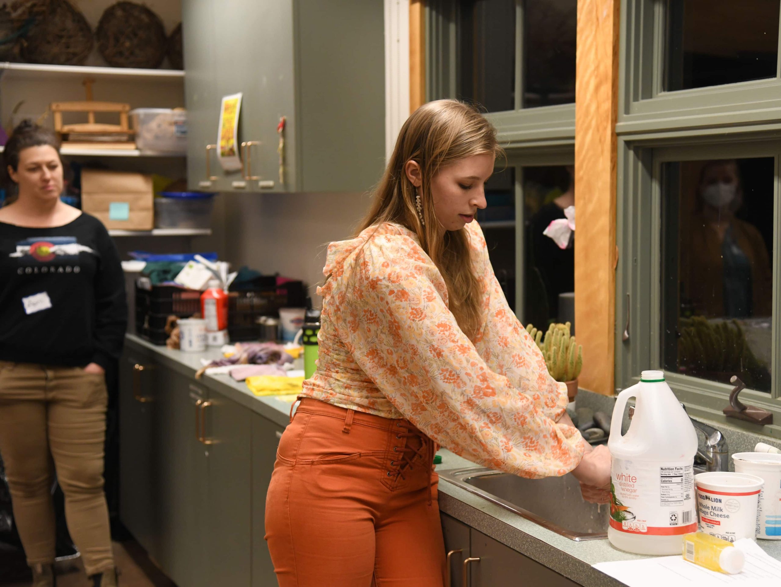 Tigerlily demonstrates how to make natural dyes.